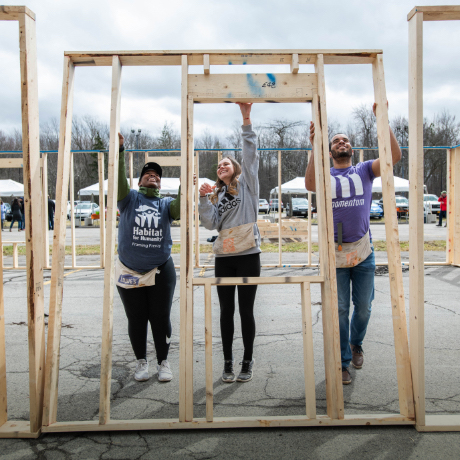 Students building homes
